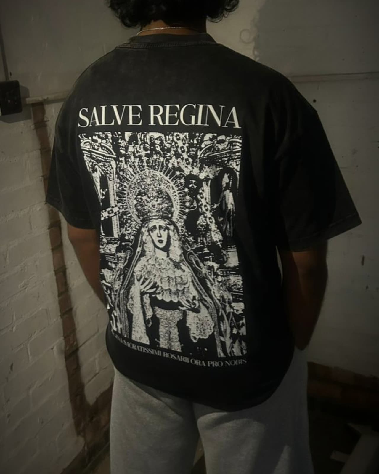 PREMIUM SALVE REGINA REGULAR TEE